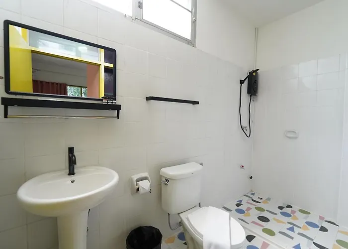 Roomquest Pratunam Hotel 4*