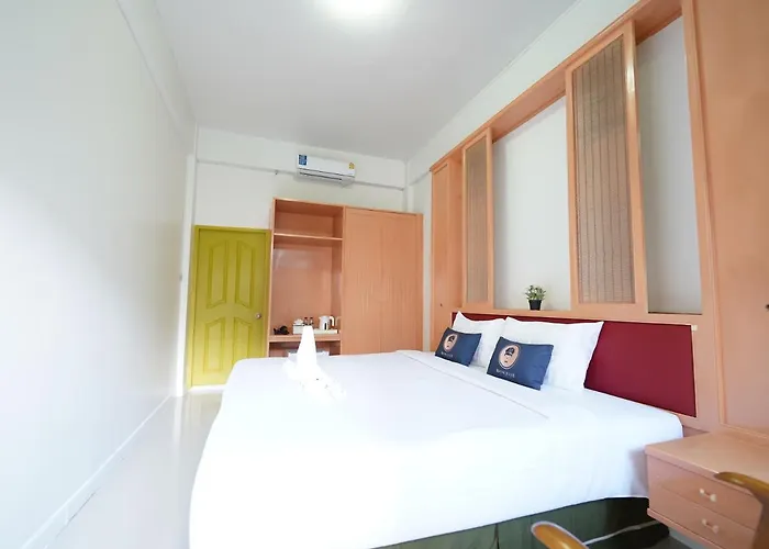Roomquest Pratunam Bangkok