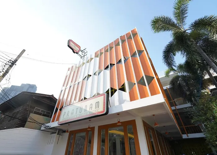 Roomquest Pratunam Hotel 4*