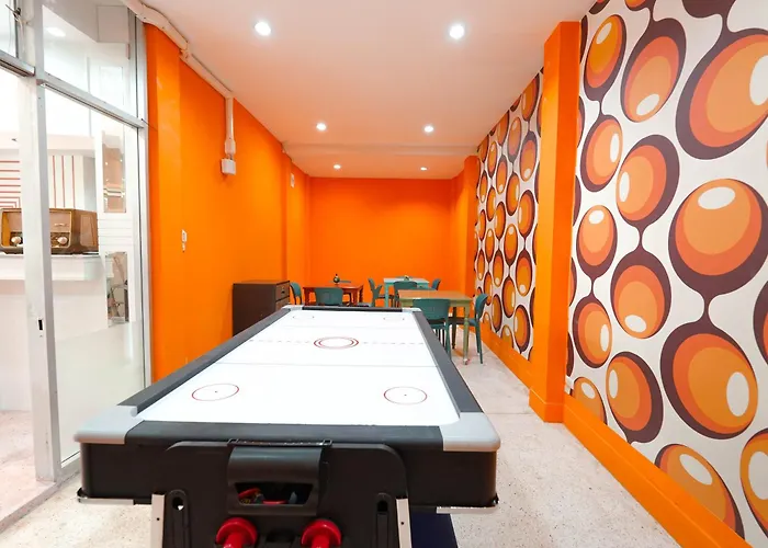 Roomquest Pratunam Hotel