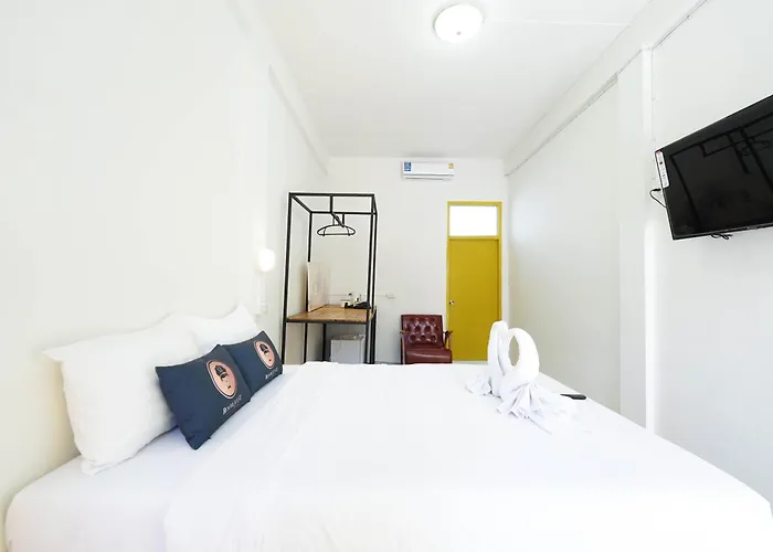 Roomquest Pratunam Hotel 4*