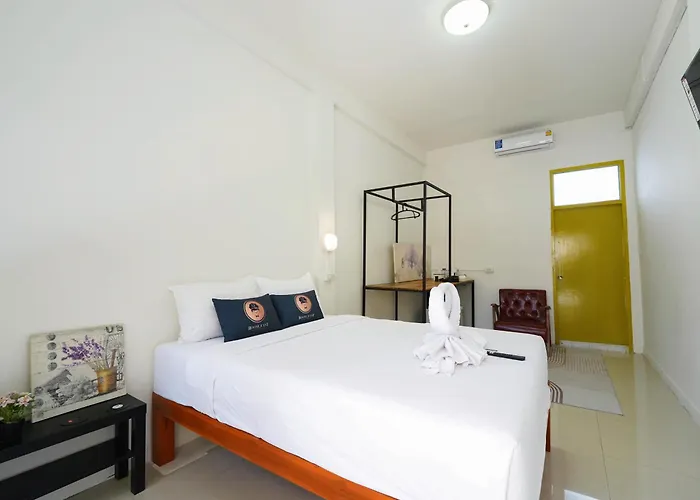 Roomquest Pratunam Bangkok