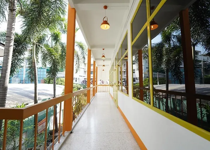 Roomquest Pratunam Hotel 4*