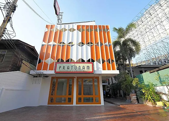 Roomquest Pratunam Hotel 4*