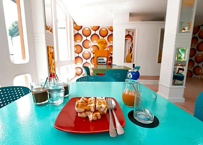 Roomquest Pratunam Bangkok