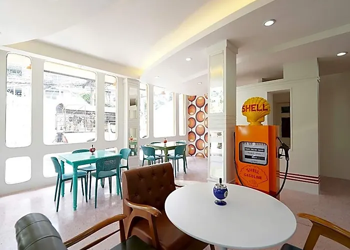 Roomquest Pratunam Bangkok