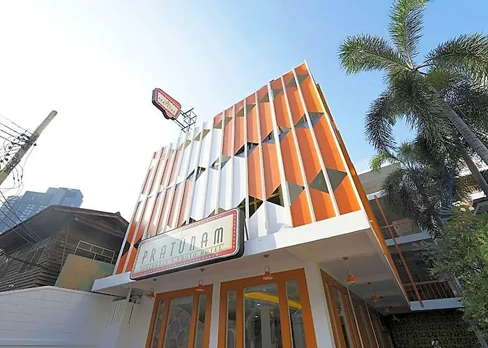 Roomquest Pratunam Bangkok