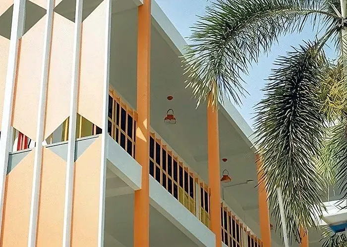 Roomquest Pratunam Bangkok